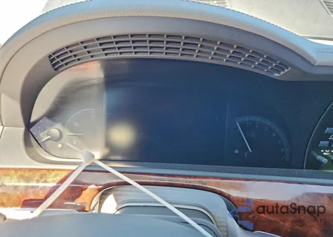 2012 Mercedes-Benz S 550 z USA, uszkodzony, nr VIN WDDNG7DB3CA487544